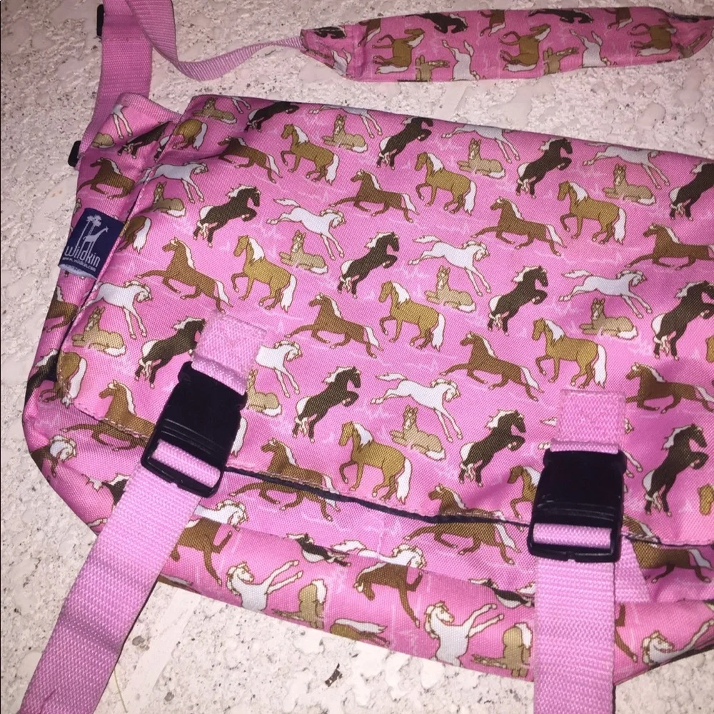 Wildkin Horses messenger laptop bag horse print black & pink - camp work school